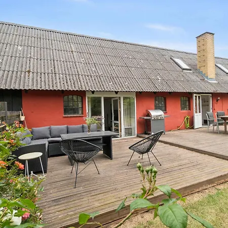 مزرعة للإقامة Scenic Area Close To Forest, Golf, And Rønne